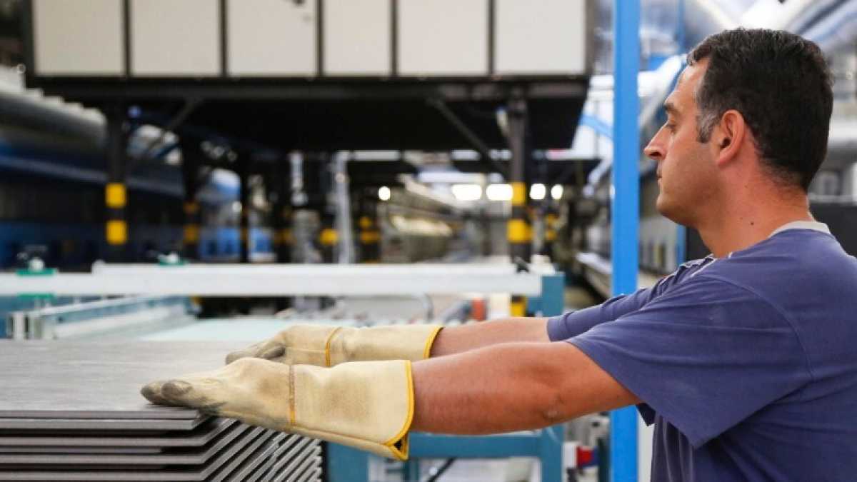 Immagine di I numeri della recessione: produzione industriale -5,5% e spread a 280