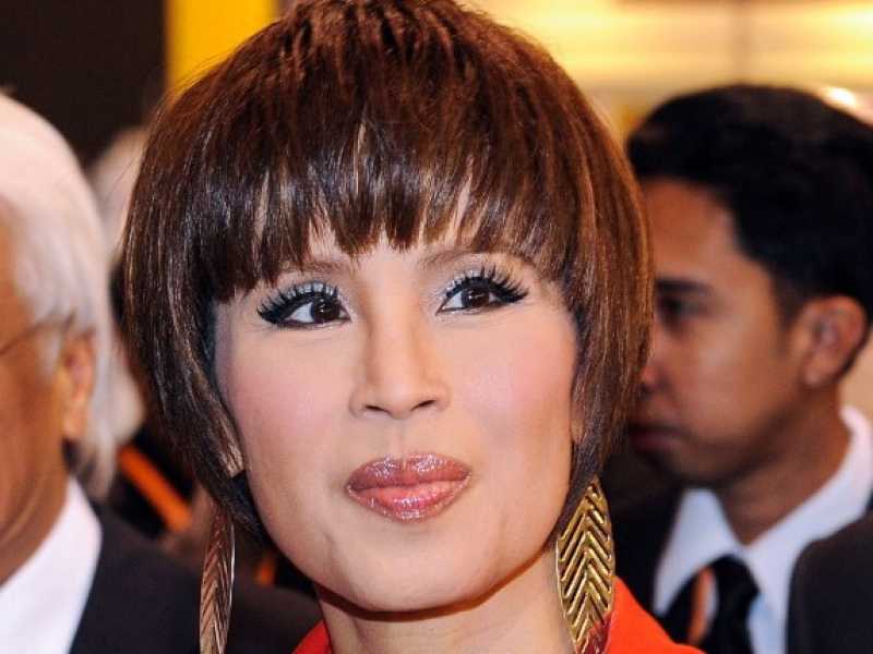 Ubolratana Rajakanya in visita al padiglione thailandese di Hong Kong allestito per l'Entertainment Expo (foto LaPresse)