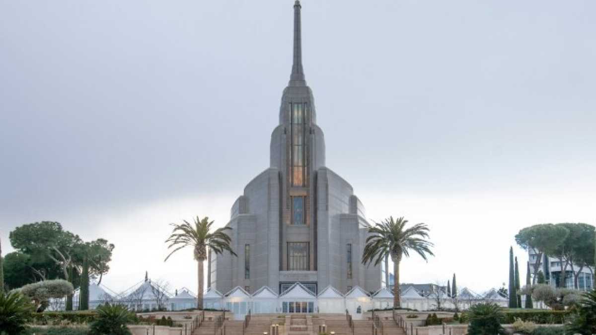 Immagine di Benvenuti in via Settebagni, Roma: tempio mormone