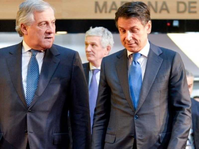 Il premier Giuseppe Conte a Strasburgo col presidente del Parlamento europeo, Antonio Tajani (Foto Imagoeconomica)