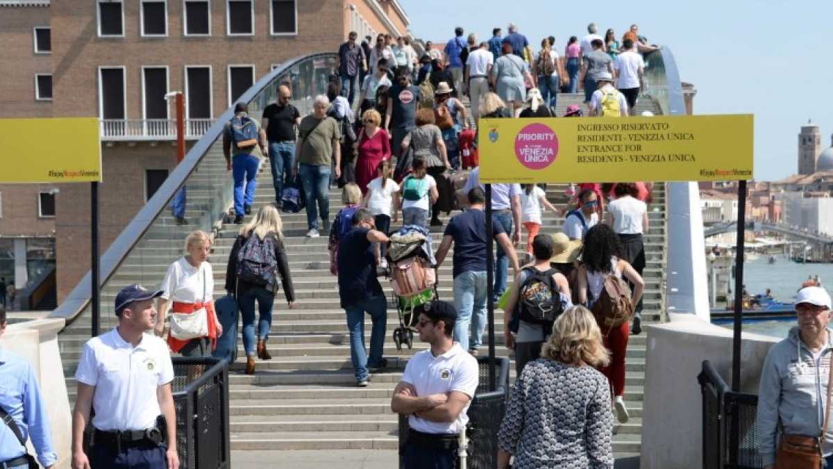 Immagine di Il ponte di Calatrava senza vetro, finalmente