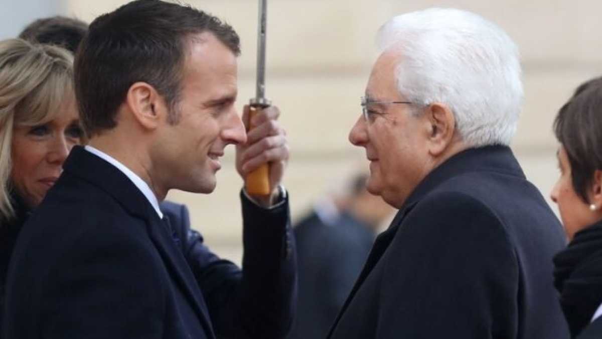 Immagine di Mattarella fa il paciere tra l'Italia e Macron