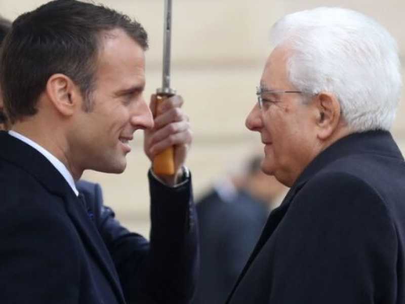 Emmanuel Macron e Sergio Mattarella (foto LaPresse)