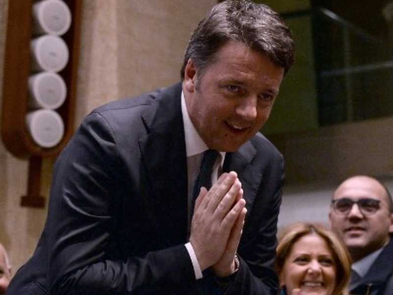 Tempio di Adriano, Roma. Matteo Renzi presenta il suo libro "Un’altra strada – Idee per l’Italia di domani" (foto LaPresse)