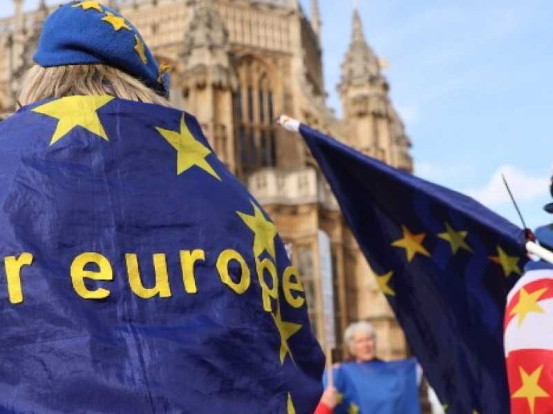 I manifestanti pro-europei che chiedono un secondo referendum sulla Brexit (Foto LaPresse)