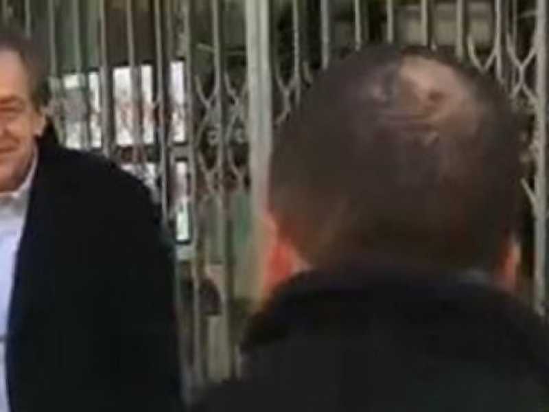 Un'immagine del video dell'aggressione al filosofo Finkielkraut 