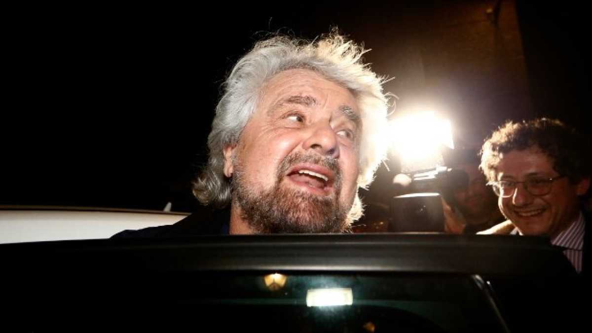 Immagine di Beppe Grillo contestato dagli Ncc a Roma