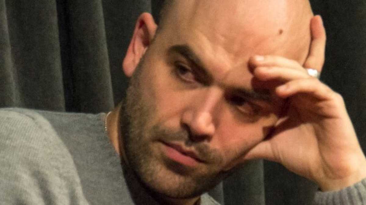 Immagine di Si può dire che Roberto Saviano è un "servo del capitale"?