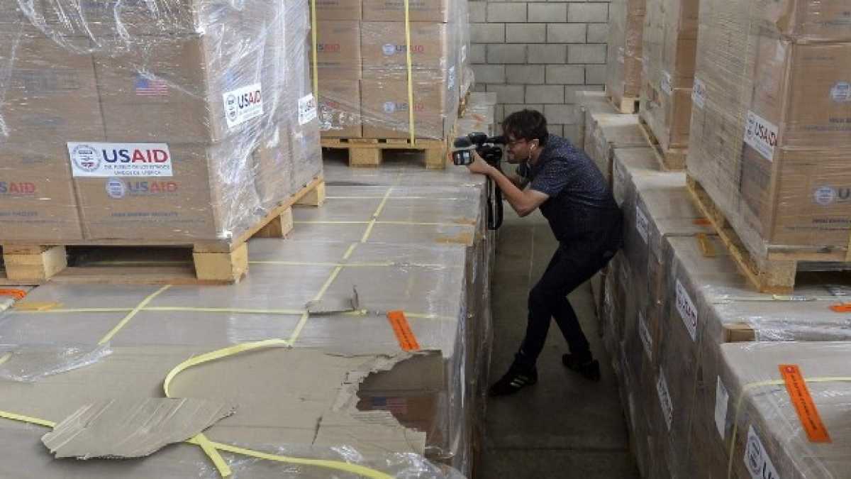 Immagine di Maduro accetta gli aiuti russi