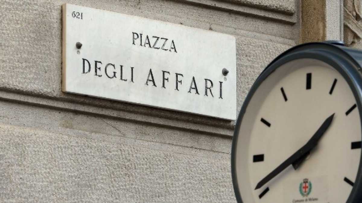 Immagine di I titoli bancari tirano giù Piazza Affari