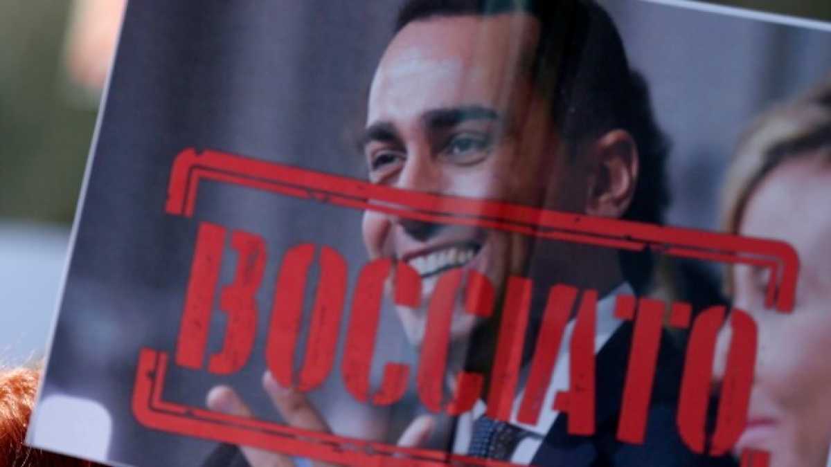 Immagine di È ufficiale, il M5s soffre di personalità scissa