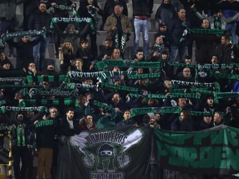 Tifosi del Pordenone (foto LaPresse)