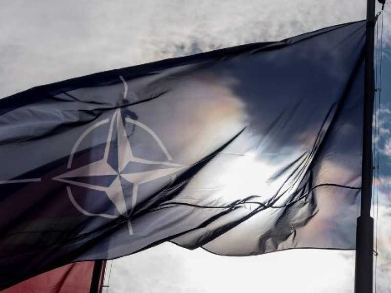La bandiera della Nato (Foto LaPresse)