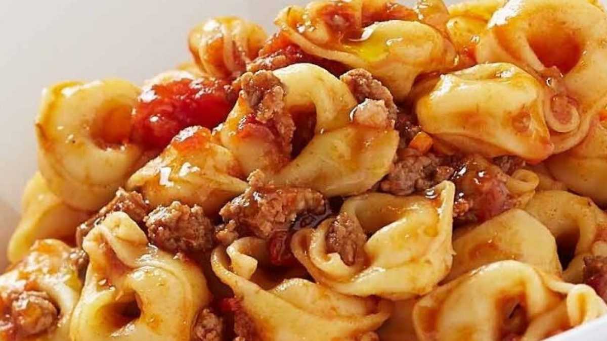 Immagine di Tortellini e ragù tradizionali per resistere alla morte