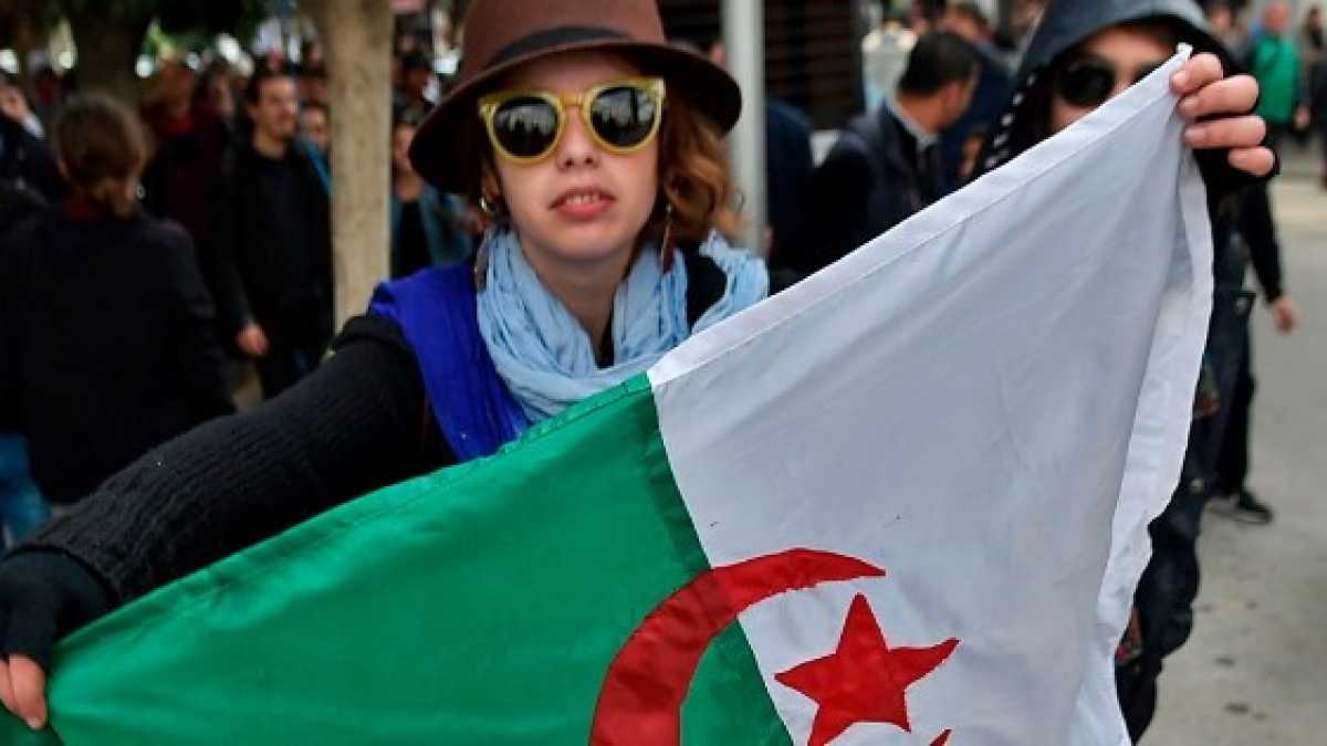 Immagine di La Francia è “terrorizzata” dalla crisi algerina. Anche l’Italia dovrebbe esserlo. Ecco perché