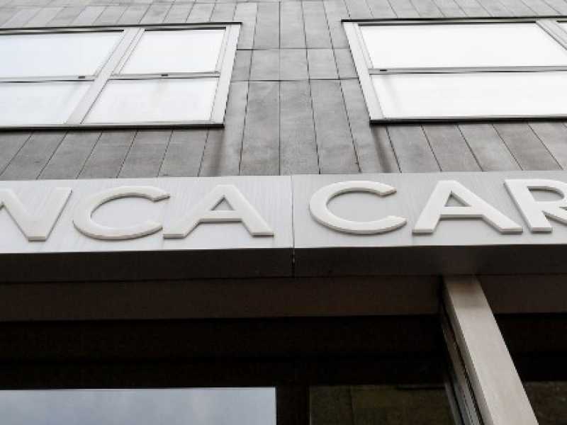 Banca Carige in Corso Europa (foto LaPresse)