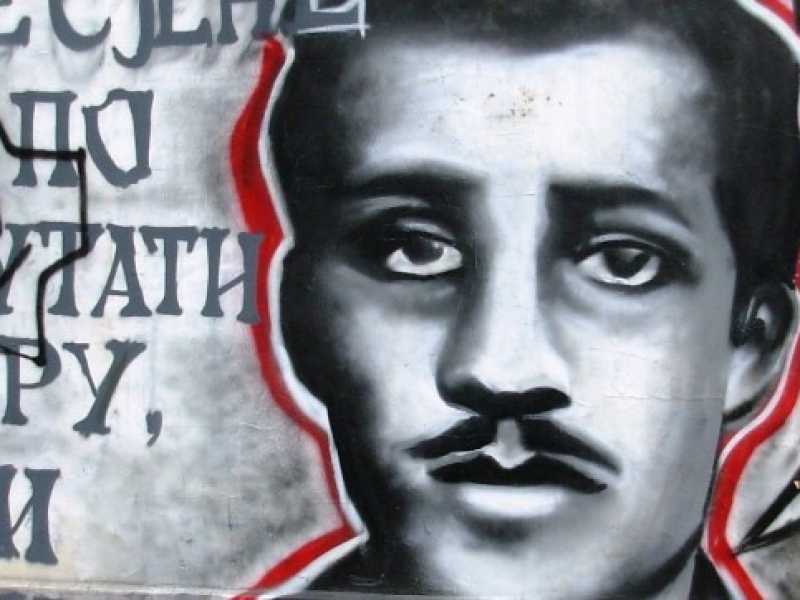 Il murales dedicato a Gavrilo Princip, l'assassino dell'Arciduca Francesco Ferdinando (Foto Wikipedia)