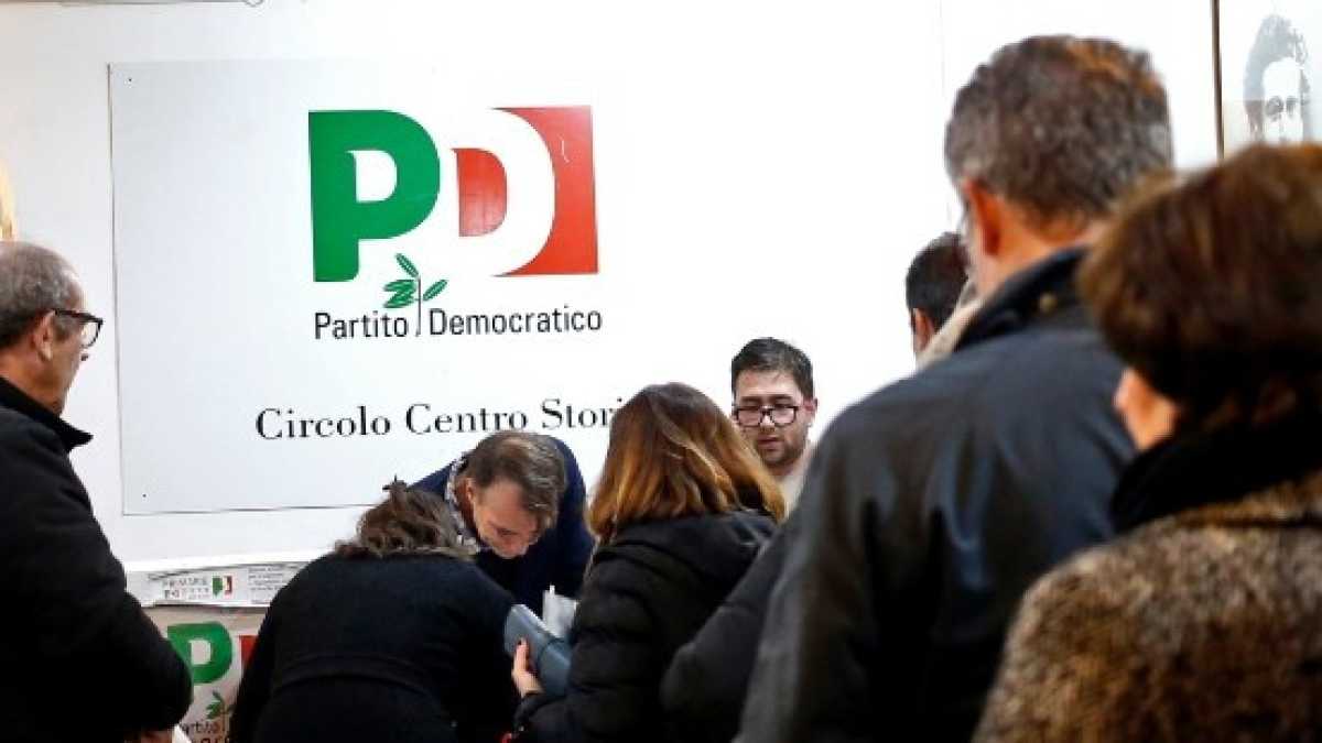 Immagine di La rincorsa del Pd e l'antimacronismo del Tg2