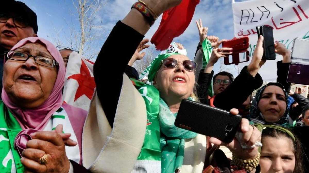 Immagine di Nella piazza algerina i leader di partito rincorrono la protesta