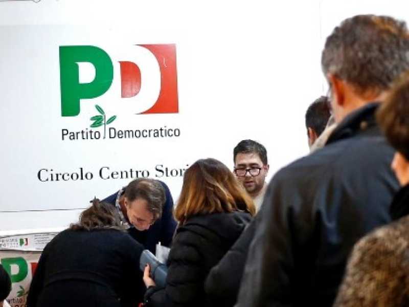 La rincorsa del Pd e l'antimacronismo del Tg2