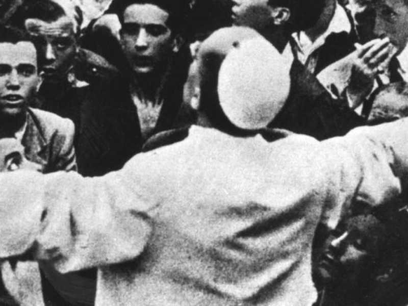 Pio XII a San Lorenzo dopo il bombardamento del 19 luglio 1943 (foto LaPresse)
