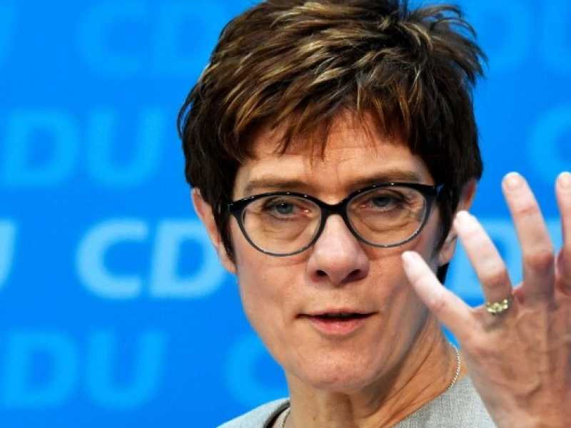 Annegret Kramp-Karrenbauer (foto LaPresse)