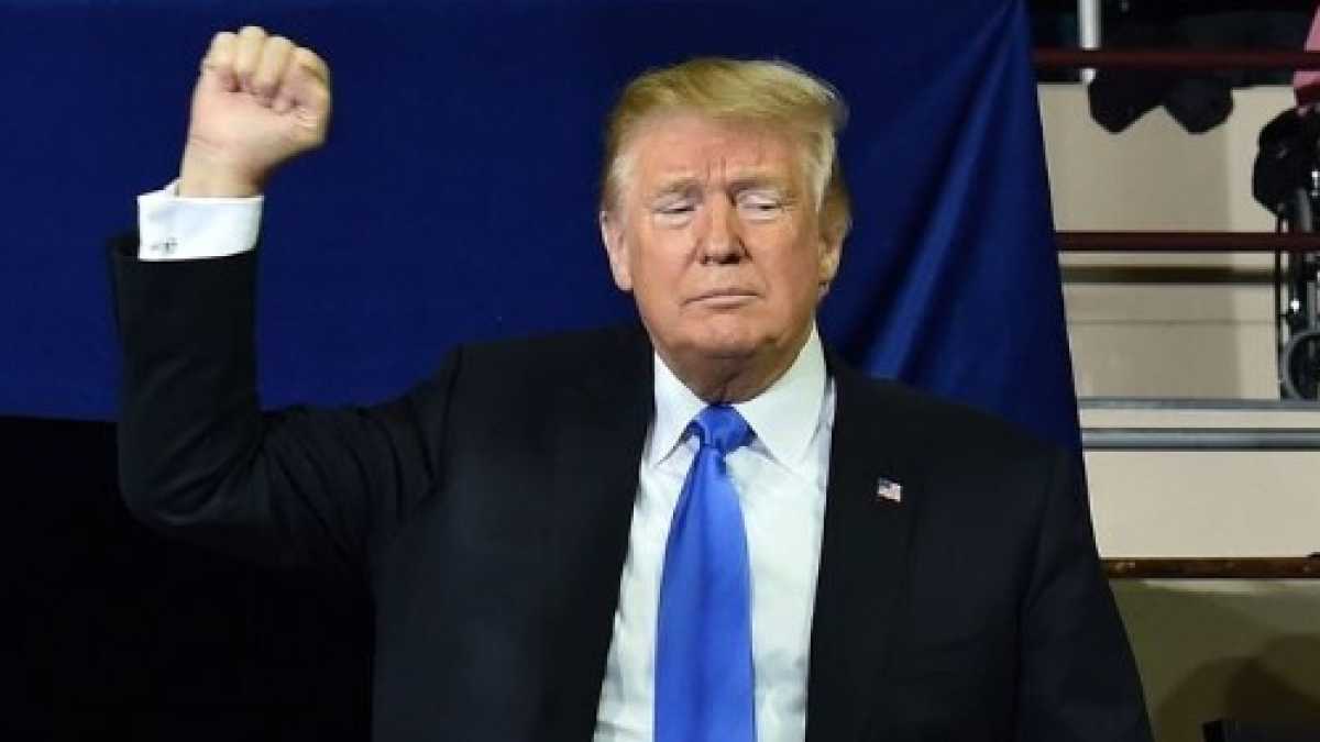 Immagine di Trump contro gli studenti nella bolla