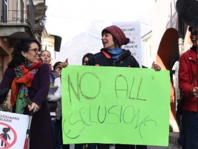 Protesta No vax a Torre Pellice (foto LaPresse)