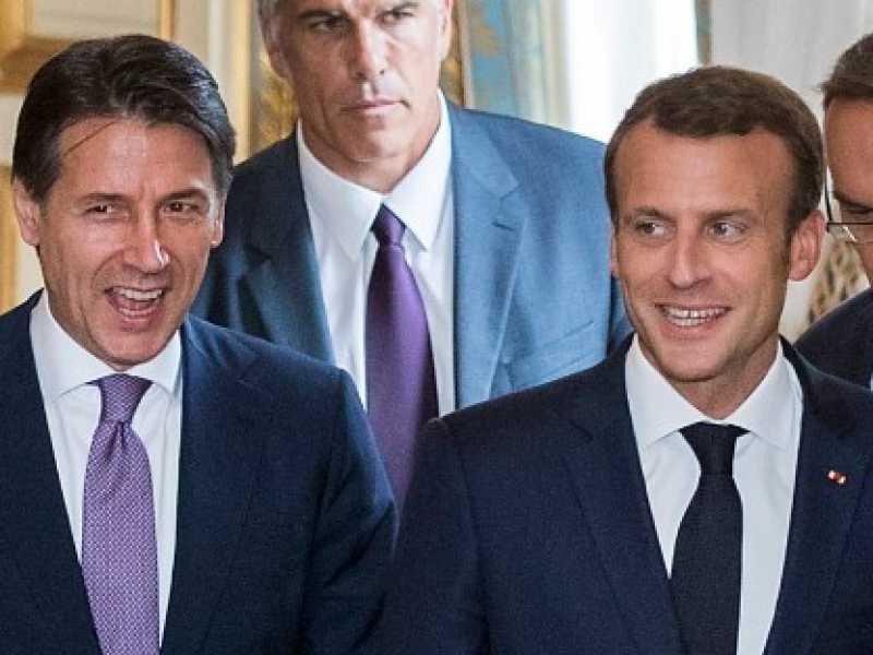 Conte e Macron (foto LaPresse)