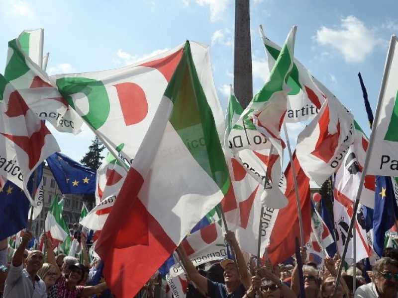 Democratici in piazza del Popolo alla fine di settembre per manifestare contro il governo gialloverde (foto LaPresse)