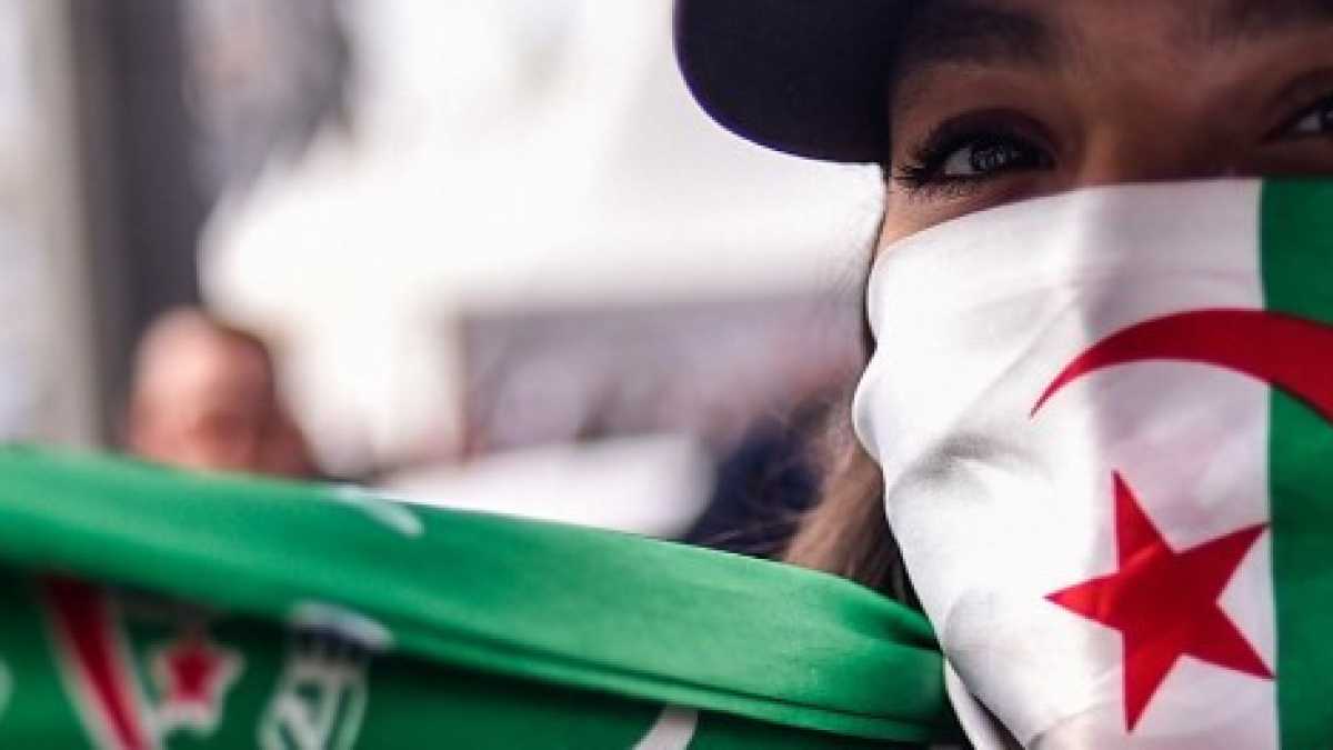 Immagine di La piazza ferma Bouteflika, che non si candida più (ma rimanda il voto)