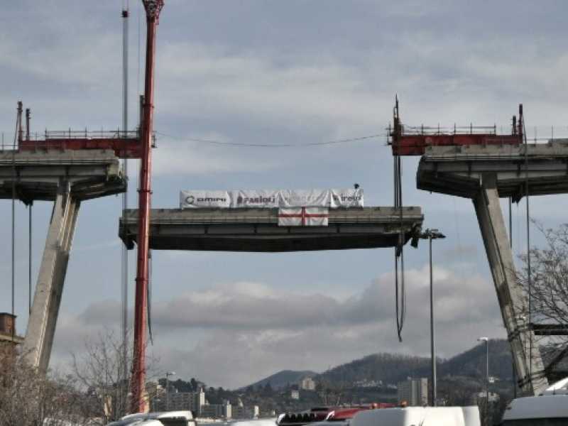 La demolizione del Ponte Morandi di Genova (foto LaPresse)