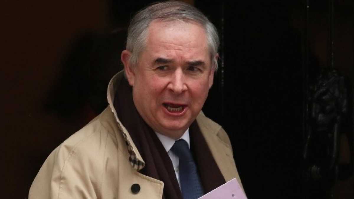 Immagine di Theresa May riceve un'altra brutta notizia a poche ore dal voto in Parlamento