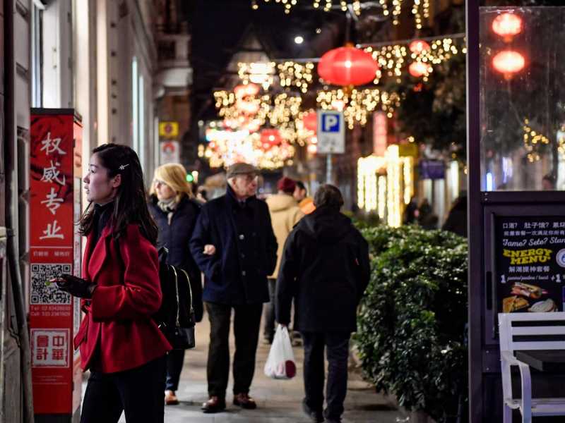 Chinatown in via Paolo Sarpi a Milano (foto LaPresse)