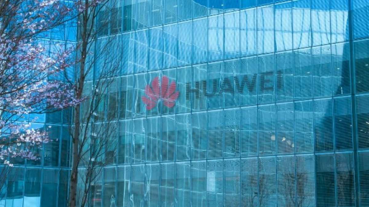 Immagine di Huawei inaugura il suo nuovo hub a Milano tra sorrisi e cautele