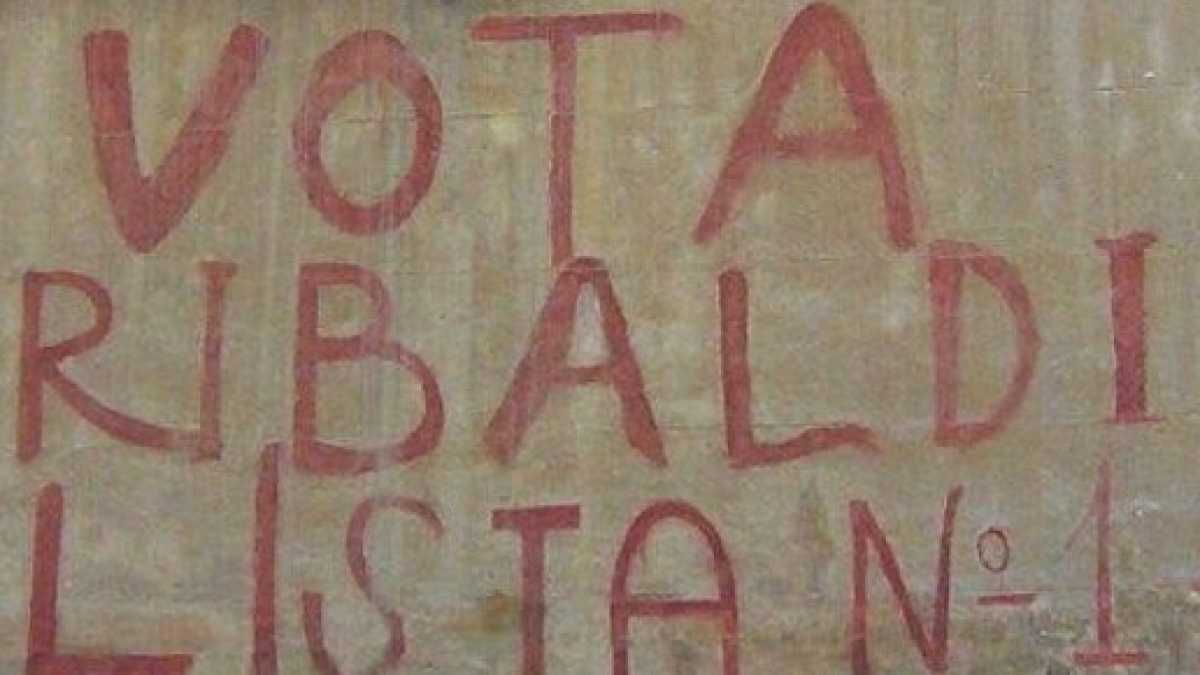 Immagine di Sgarbi non si stupisce per il "Vota Garibaldi" cancellato: “Raggi è sindaca a sua insaputa”