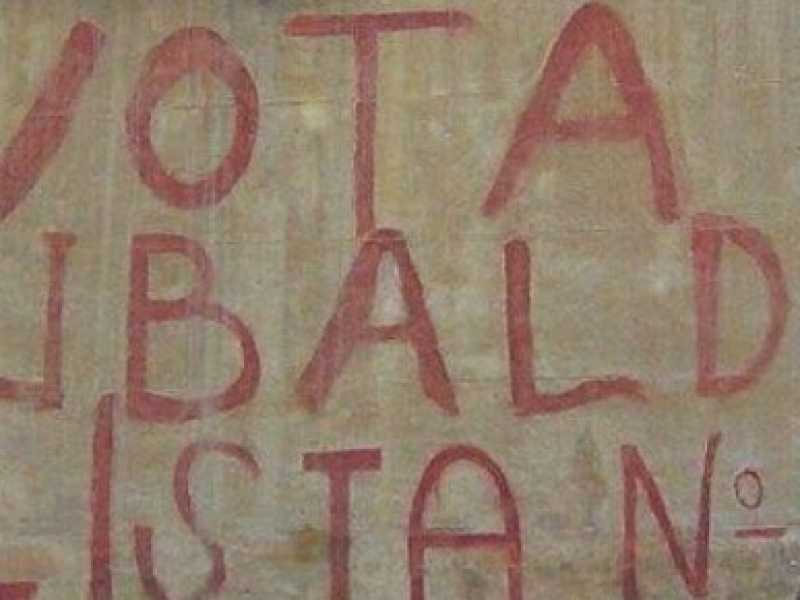 Sgarbi non si stupisce per il "Vota Garibaldi" cancellato: “Raggi è sindaca a sua insaputa”