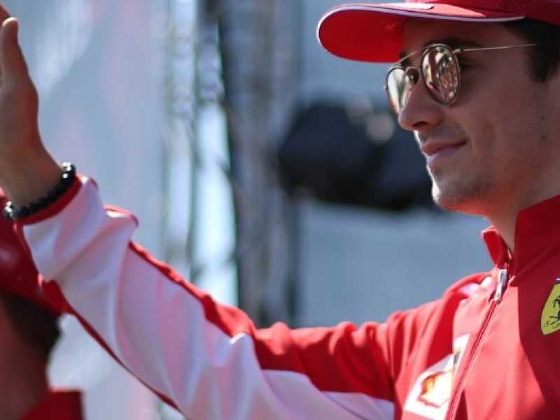 Charles Leclerc e, sullo sfondo, Sebastian Vettel (foto LaPresse) 