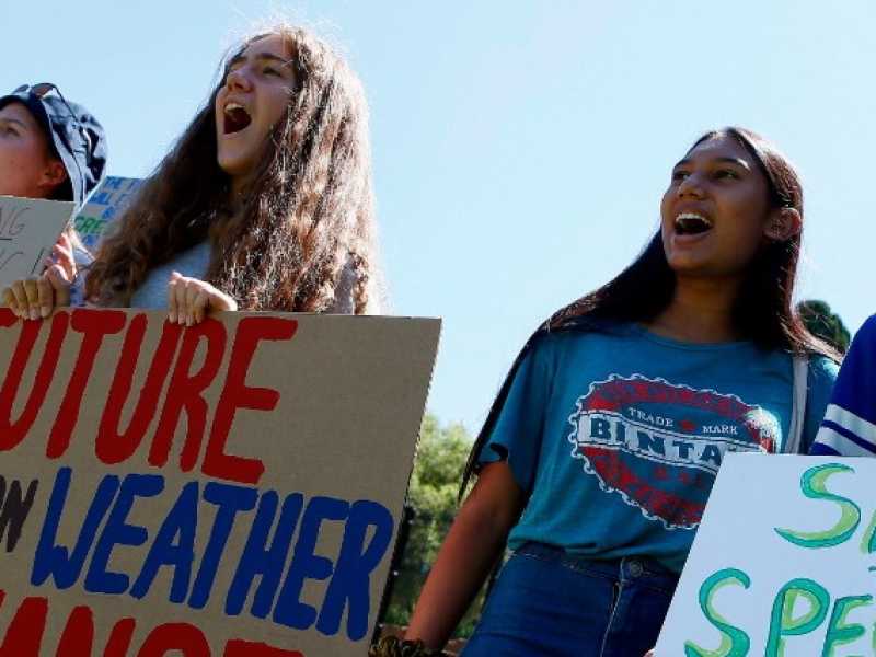 Milioni di studenti in tutto il mondo marciano per salvare il Pianeta (foto LaPresse)