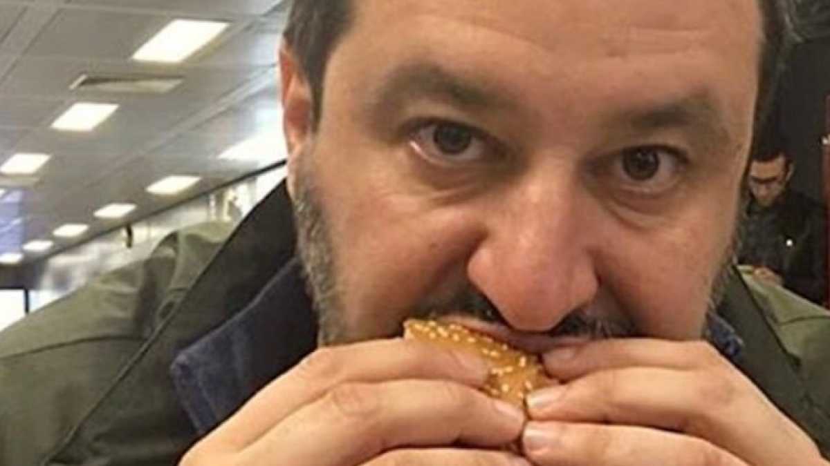 Immagine di Salvini al rapper: apri la mente, fratello!