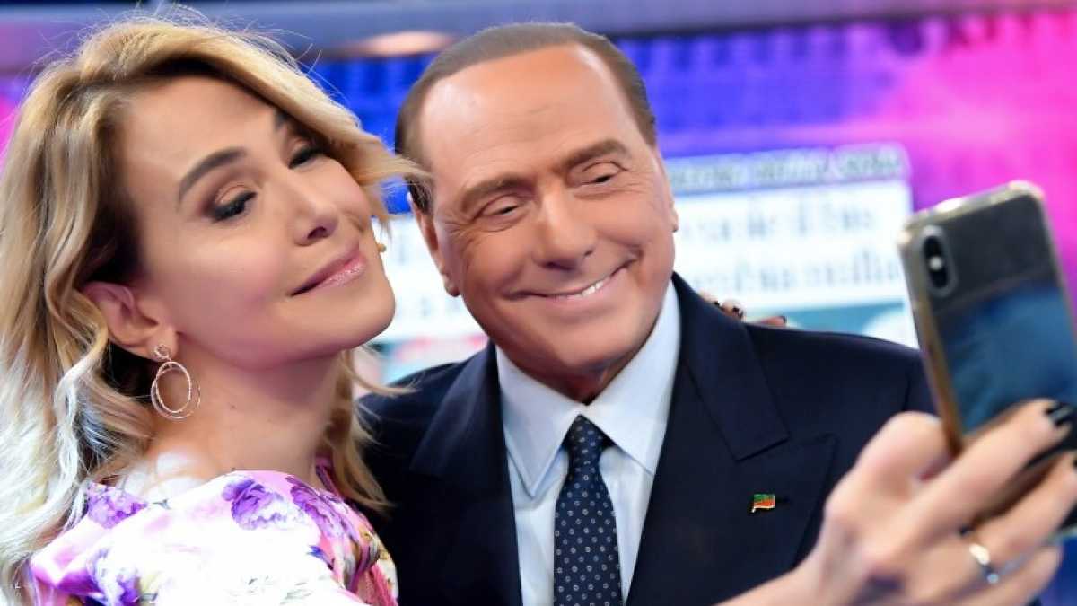 Immagine di “Non è la D’Urso”, una nuova finestra per il populismo televisivo