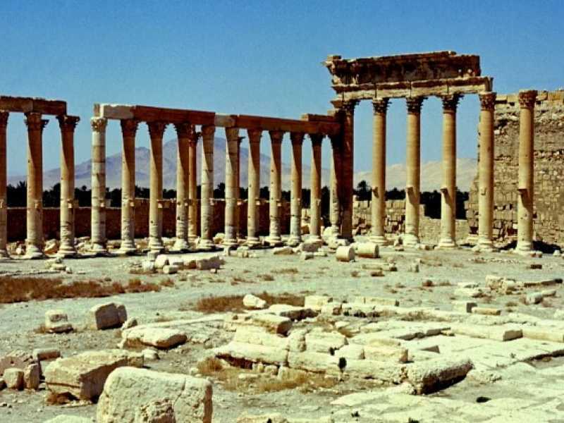 Palmira. “Se i seguaci delle religioni monoteiste avessero continuato a vivere insieme in questa regione tutta l’umanità avrebbe avuto davanti a sé un modello di coesistenza”, scrive Maalouf