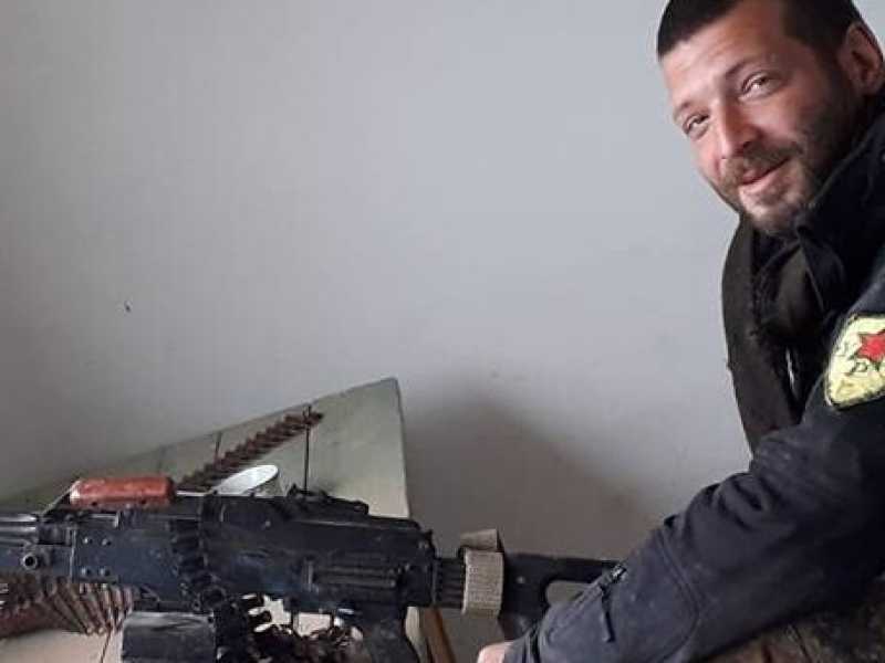 Lorenzo Orsetti in un'immagine sul suo profilo Facebook