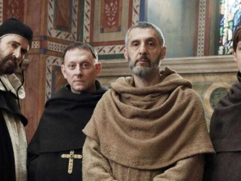 Libro o serie tv? L'insensato dilemma davanti al Nome della rosa