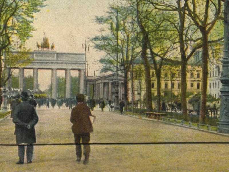 Una cartolina storica di Unter den Linde, a Berlino