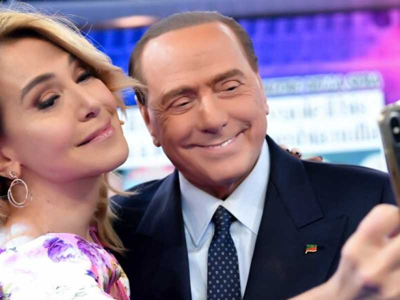 Quarantatr&eacute; anni di spettacolo e &ldquo;undici di diretta quotidiana&rdquo;: Barbara D&rsquo;Urso (ora anche il mercoled&igrave; con &ldquo;Non &egrave; la D&rsquo;Urso&rdquo;), di gran lunga il reality pi&ugrave; lungo della storia