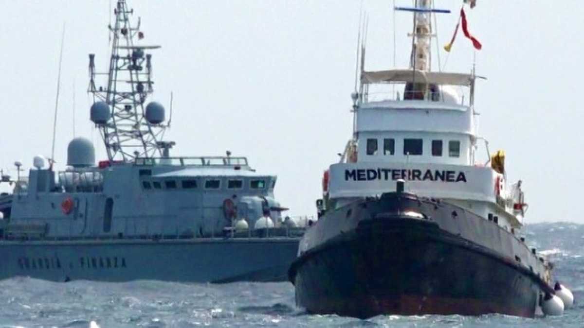 Immagine di La nave Mare Jonio e i litigi tra Italo e Trenitalia
