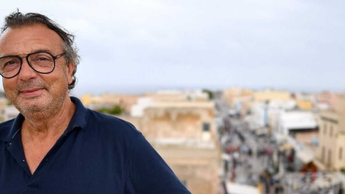 Immagine di Tutti pazzi per Totò Martello, il sindaco “disobbediente” di Lampedusa