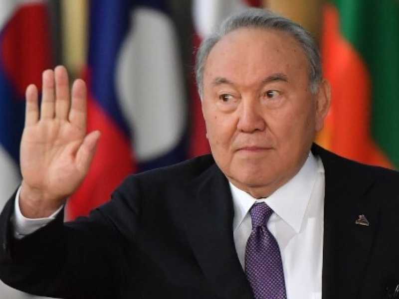 Nursultan Nazarbayev  era presidente del Kazakistan dal 1990