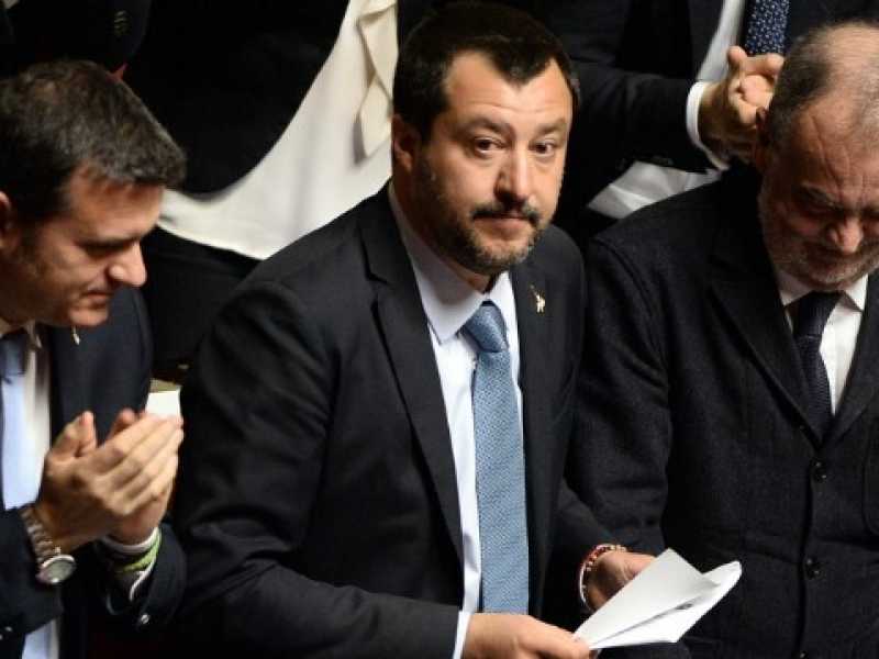 “Io amo l'Italia”, la spericolata difesa di Salvini sul caso Diciotti